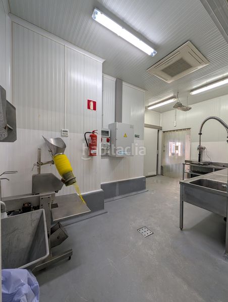 Foto bc48e3c5-6e2c-49cd-9a32-0098f276b5ca. Nau industrial a Ayamonte ciudad Ayamonte