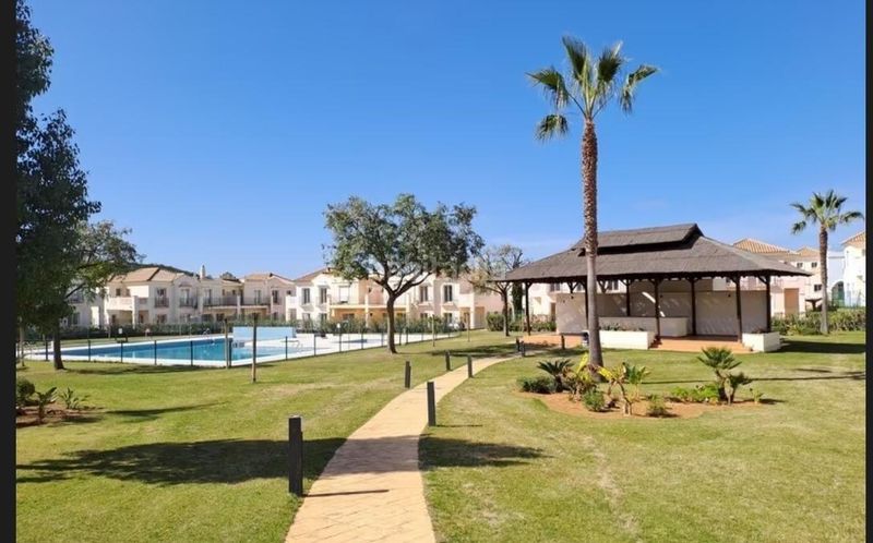 Foto 3edb68e7-8b68-45a7-ab7f-82c591db7801. Chalet avec parking piscine dans Costa Esuri Ayamonte