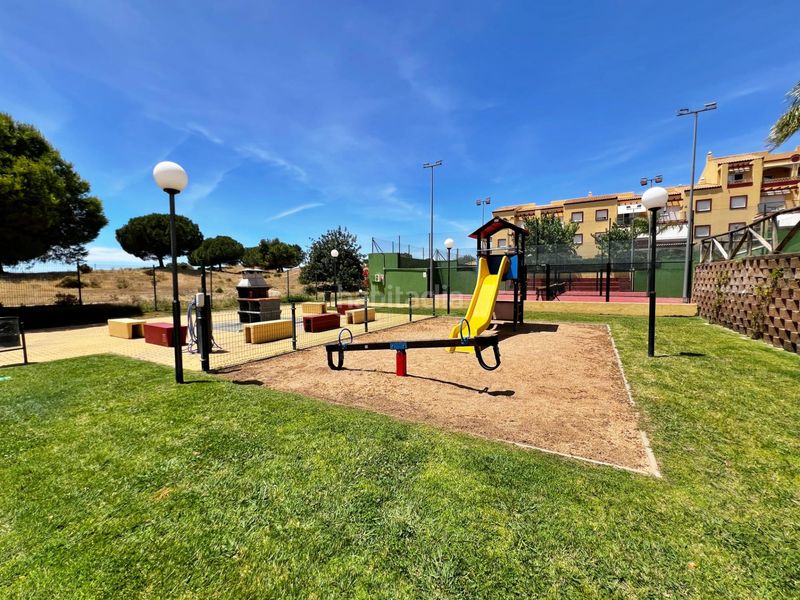 Foto 8c847fe7-cd4b-491e-922b-1190f0e76676. Apartament amb aparcament piscina a Costa Esuri Ayamonte