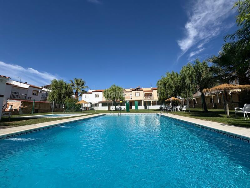 Foto e06d0699-416f-4549-b0cb-a676c333eaee. Semi detached house with heating pool in Núcleo Urbano Aljaraque