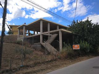 Terrain résidentiel à Fuente Alegre - El Chaparral - Los Morales. Terreno de 700 m2 con proyecto y estructura levantada de 185m2