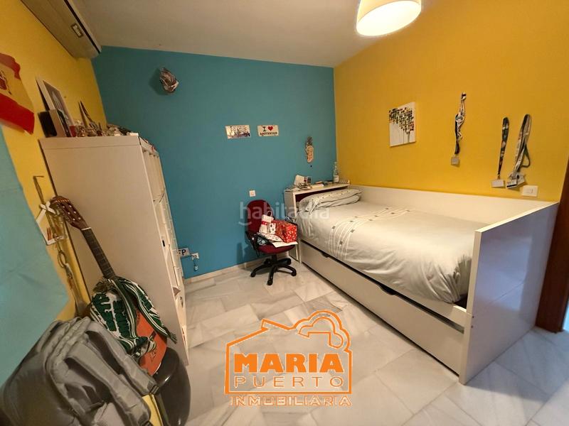 Foto 487d738a-8d9f-4a4d-a521-56f274e6705b. Xalet amb xemeneia aparcament piscina a Puertosol Málaga