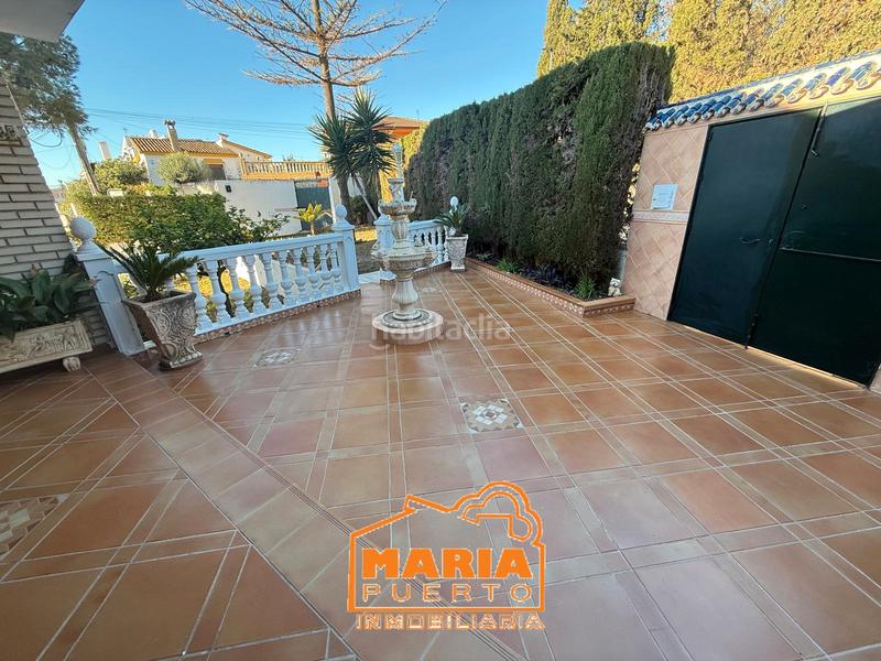 Foto 8403f2f2-0eaa-4fe4-9584-b60f3d00c44c. Xalet amb xemeneia aparcament piscina a Puertosol Málaga