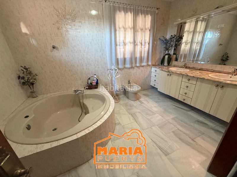 Foto e0646749-b3a8-4cc4-86c4-6e3d3f1df18f. Xalet amb xemeneia aparcament piscina a Puertosol Málaga