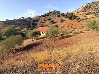 Casale in Almogía. Terreno rústico con estudio legalizado