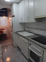 Miete Etagenwohnung  Calle begonia. Pis totalmente equipado en cavaleri, cerca del  metro