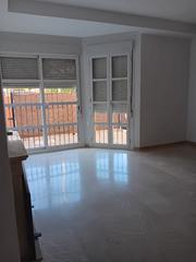 Location Maison jumelée à Casco Antiguo. Estupenda casa pareada sin amueblar,con dormitorio en planta baj