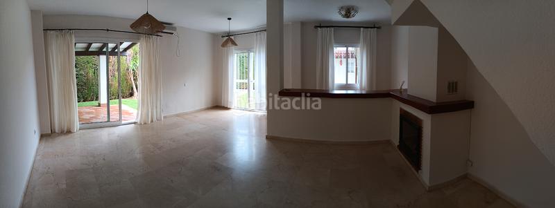 Foto 25f3e30c-d657-4efe-bad6-4cd2245638e0. Lloguer casa aparellada amb xemeneia piscina a Gelves