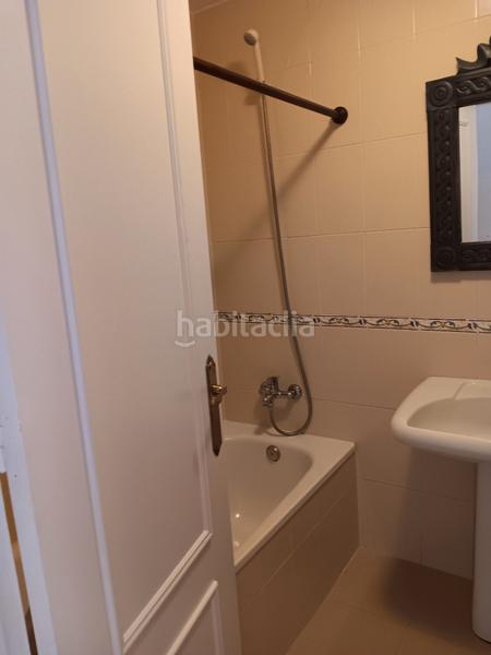 Foto 80e7bfd1-815c-4d7b-8386-0247f42aee5c. Lloguer casa aparellada amb xemeneia piscina a Gelves