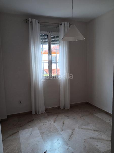 Foto a0ad765d-eca5-4e47-833a-36f8ce78276d. Lloguer casa aparellada amb xemeneia piscina a Gelves