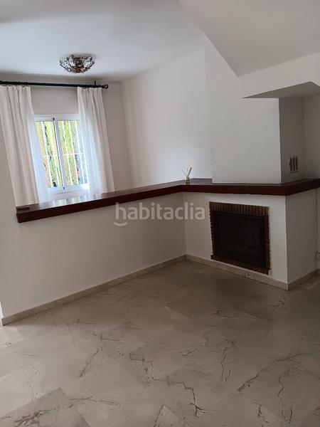 Foto e70e9451-8d43-4ddc-b521-94215867b298. Lloguer casa aparellada amb xemeneia piscina a Gelves