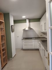 Pis a Ciudad Aljarafe. Piso totalmente reformado en venta con ascensor en barriada ciud