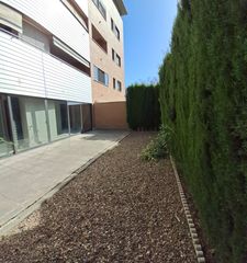 Miete Etagenwohnung in Nuevo Bulevar. Espectacular bajo en el nuevo bulevar