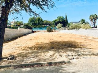 Wohngrundstück in Calle aliso 1. Terreno urbano en almensilla. sevilla.