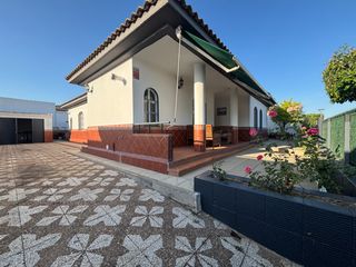 Xalet a Almensilla. Precioso chalet independiente en almensilla. sevilla.