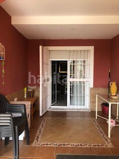 Foto 3714f77d-c830-4818-8b9d-cb9a1459668e. Casa aparellada amb xemeneia aparcament a Almensilla