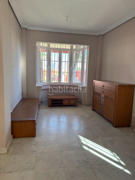 Foto 3bdb32e2-f94a-476a-83bd-35eb0958e6b0. Casa aparellada amb xemeneia aparcament a Almensilla