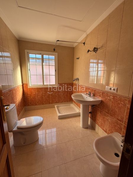 Foto 6061bfb4-6118-41b9-9d74-05a82297e01c. Casa aparellada amb xemeneia aparcament a Almensilla