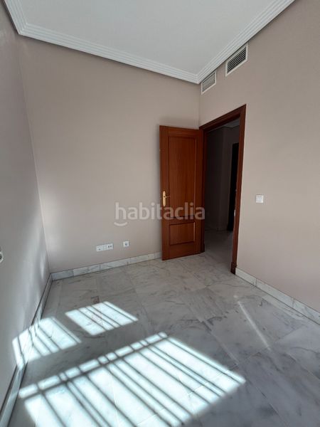 Foto bb8215e2-bbf2-4a8b-a1b5-34e4814e0a85. Casa aparellada amb xemeneia aparcament a Almensilla