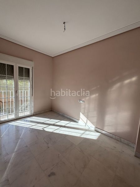 Foto d68e4a22-a8e1-4c64-b56b-0c59ccc543f7. Casa aparellada amb xemeneia aparcament a Almensilla