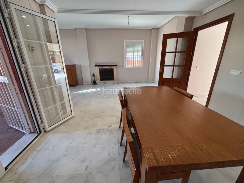 Foto e34b1345-f5e6-4d6d-b896-ba49bf2e58f3. Casa aparellada amb xemeneia aparcament a Almensilla