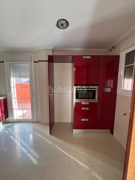 Foto e4d16276-4b9e-4bb9-95bf-105b906c16c0. Casa aparellada amb xemeneia aparcament a Almensilla