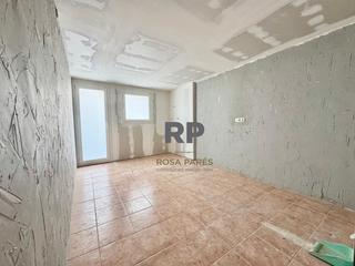 Rent Business premise in Centelles. Se alquila local ideal para negocio