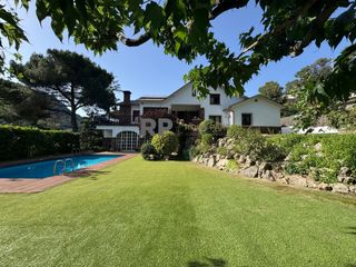 House in Aiguafreda. Chalet en venta con piscina  aiguafreda
