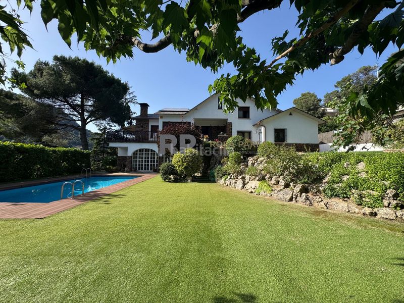 Foto d90df4d3-09b1-4edb-9fa1-27d35448bd80. Casa amb piscina a Aiguafreda