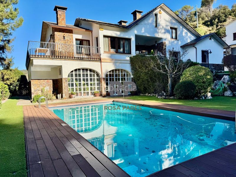 Foto f3c241f5-9707-4853-ac02-fe81709a77c0. Casa amb piscina a Aiguafreda