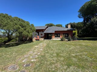 Casa a Seva. Hola, soy rosa parés. permíteme acompañarte a descubrir y enamor