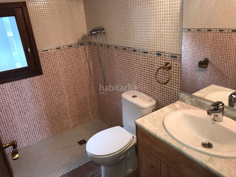 Foto b958d726-1fe8-4325-9ab5-851065d9eb39. Casa chalet en Seva