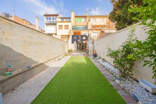 Appartamento in Manlleu. Bajo con jardín en venta en manlleu