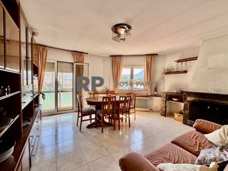 Etagenwohnung in Aiguafreda. Piso en venta en aiguafreda  4 dormitorios, chimenea y balcones