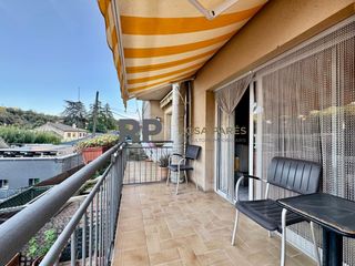 Pis a Sant Martí de Centelles. Planta baja con terraza, 3 habitaciones, 2 plazas de parking y t