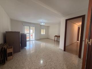 Etagenwohnung in El Carmen - Cardeñas. Amplia vivienda muy luminosa