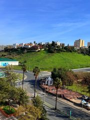 Appartement à Las Colonias. Vivienda seminueva en humiladero de la cinta con garaje