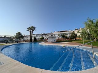 Casa adossada a Núcleo Urbano. Adosado amplio en aljaraque con sótano y piscina comunitaria