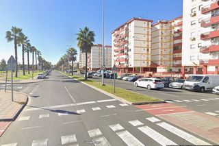 Etagenwohnung in Nuevo Parque - Los Rosales - Tráfico Pesado. Vivienda luminosa de 3 dormitorios