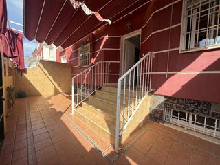 Semi detached house in Corrales. Espectacular adosado con sotano, terraza y excelentes calidades
