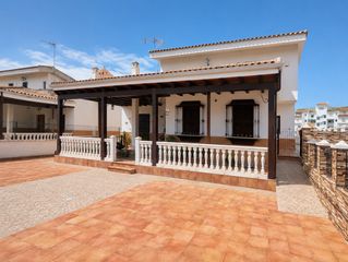 Casa a El Portil. Exclusivo chalet independiente en el portil  a solo 5 minutos an
