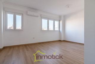 Pis en Centro. Vivienda reformada con garaje