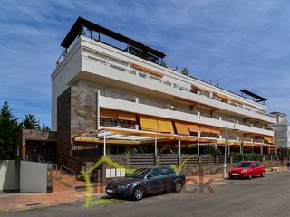 Miete Dachwohnung in El Portil. Atico con garaje