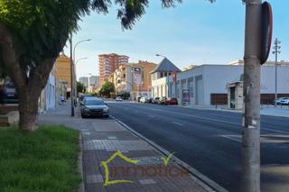 Appartement à Isla Chica. Vivienda de 5 dormitorios en avenida galaroza junto avenida anda