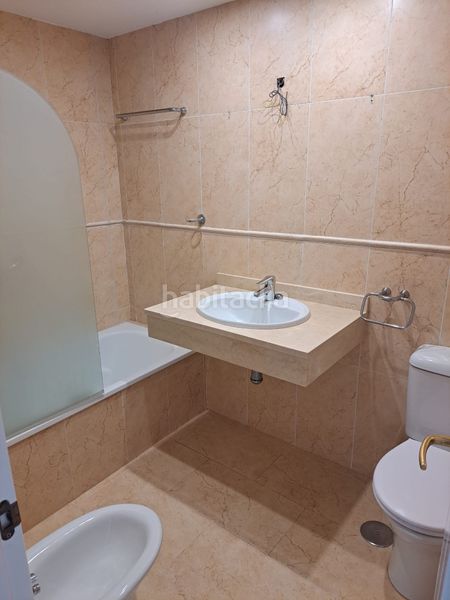 Foto a50f207b-c6b2-42a6-b0c7-f60f92c5e512. Casa adossada amb xemeneia aparcament piscina a San Luis de Sabinillas Manilva