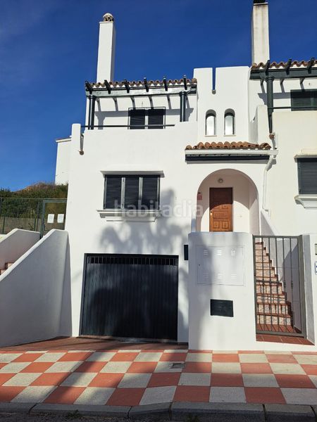 Foto f6f3ebeb-21e7-42e3-8f16-2cc88efe7756. Casa adossada amb xemeneia aparcament piscina a San Luis de Sabinillas Manilva