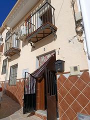 Rent Semi detached house in Calle canteras 18. 4 habitaciones 2 baños villanueva del trabuco