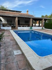 Miete Chalet in Centro. Casa con piscina desde mediados de mayo