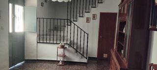 Casa adossada  Calle toro 33. Casa de pueblo con enorme patio trasero en álora