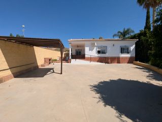 Location Chalet à Camino los trasouiladeros 51. Chalet independiente con piscina alhaurin de la torre